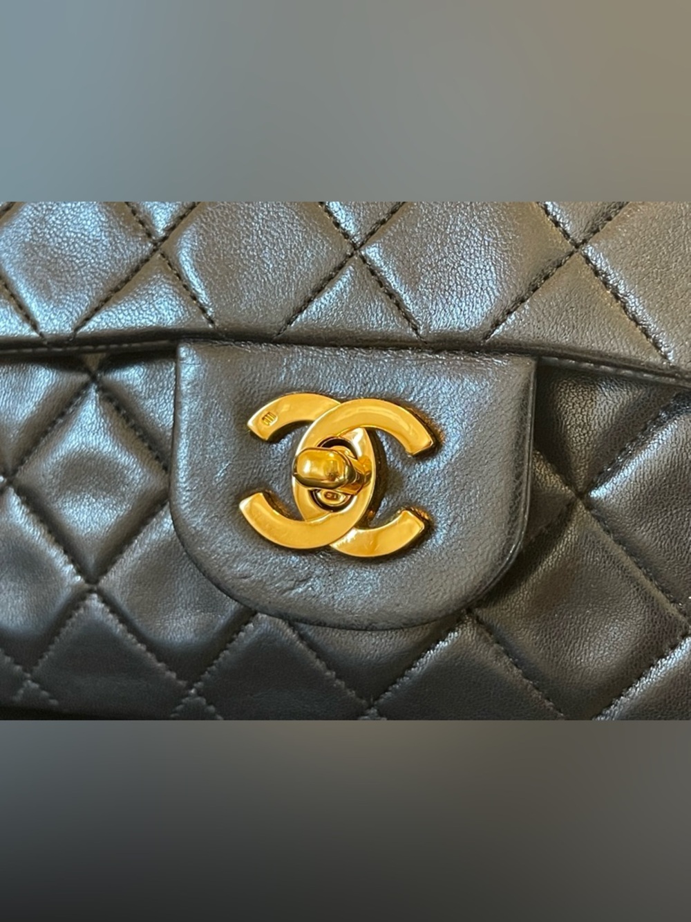 CHANEL Black Quilted Shoulder Bag with Gold Chain - Picture 4 of 16